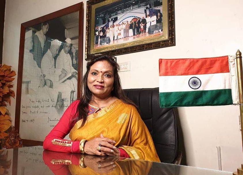 Breaking the Glass Ceiling: 5 Inspiring Stories of Women Leaders image