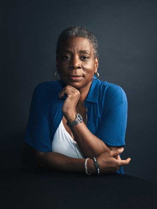 Breaking the Glass Ceiling: 5 Inspiring Stories of Women Leaders image